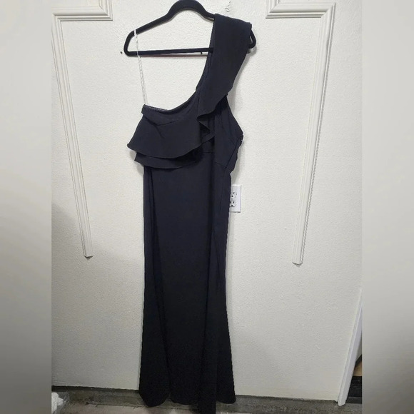 Lulu's Grand Beauty Black Ruffled One-Shoulder Mermaid Maxi Dress Wedding Party - Picture 6 of 11